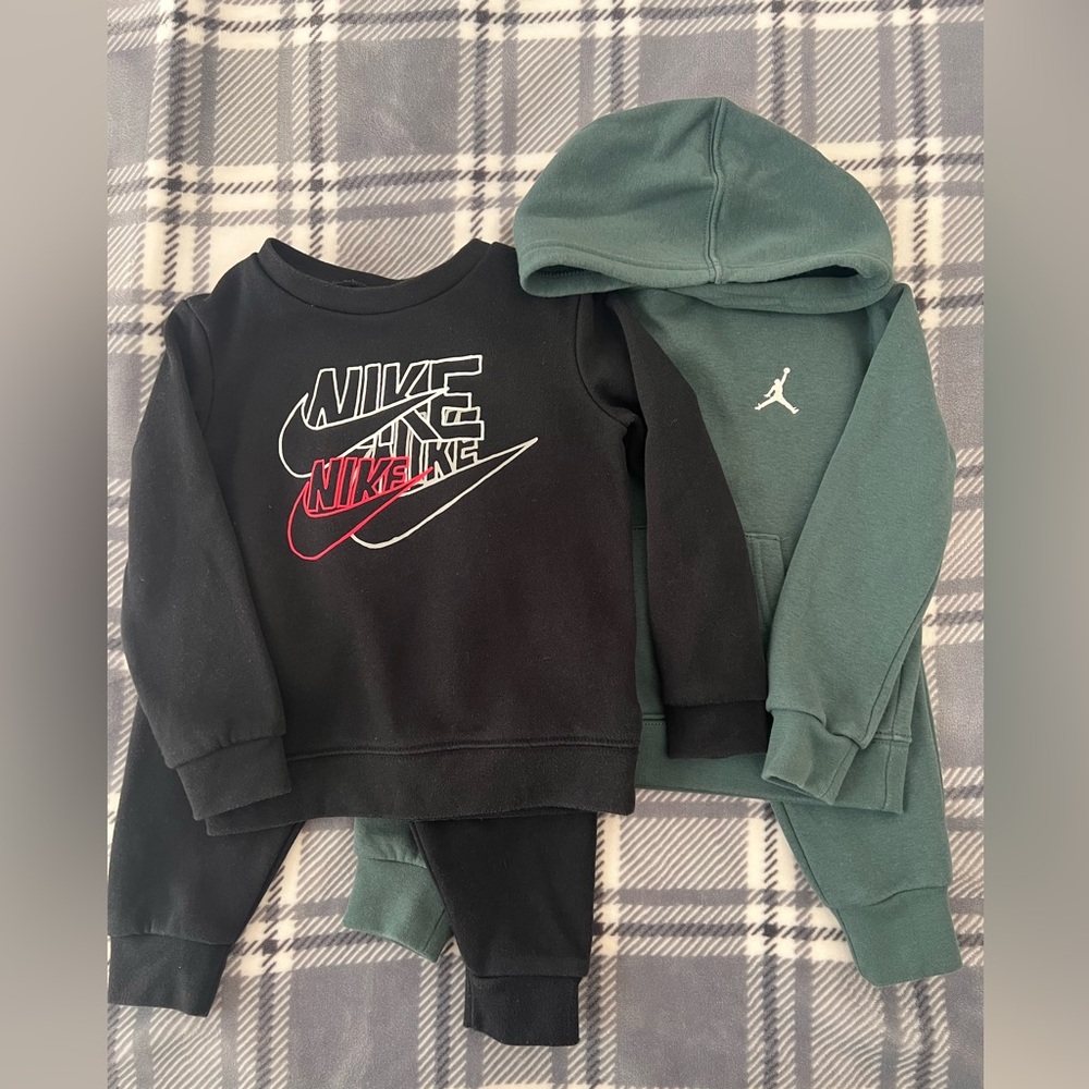 Nike Black Crewneck with Red and White Logo
Jordan Forest Green Sweatsuit